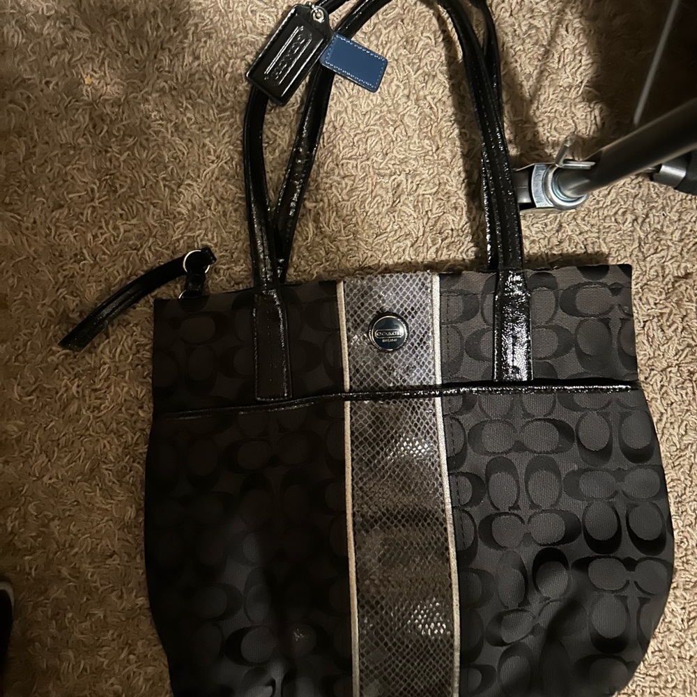 Coach shoulder bag clean